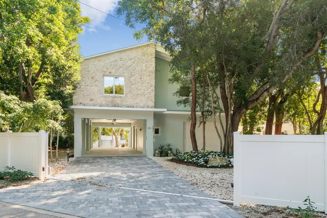 $2,250,000 | 201 Harbor Drive, Islamorada, FL 33036