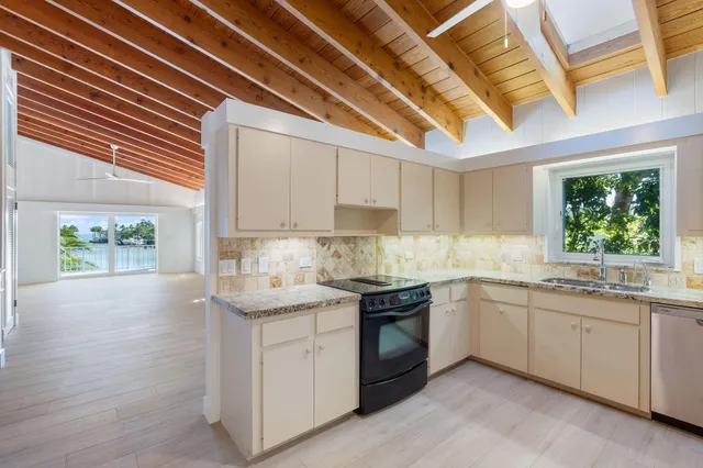 $2,250,000 | 201 Harbor Drive, Islamorada, FL 33036