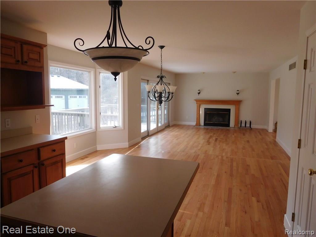 10633 East Splitstone Pinckney, MI 48169 - Photo 9 of 35 DSCN1454.JPG