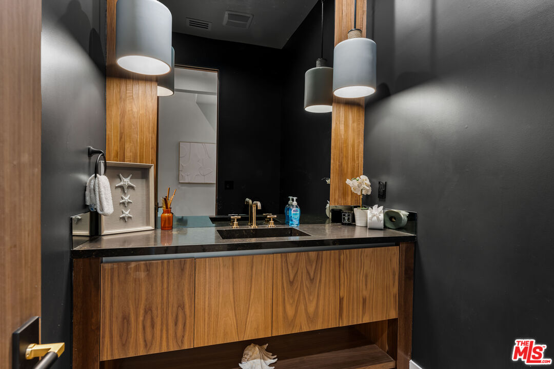 13463 Chandler Boulevard Sherman Oaks, CA 91401 - Photo 14 of 38 a bathroom with a sink and a mirror