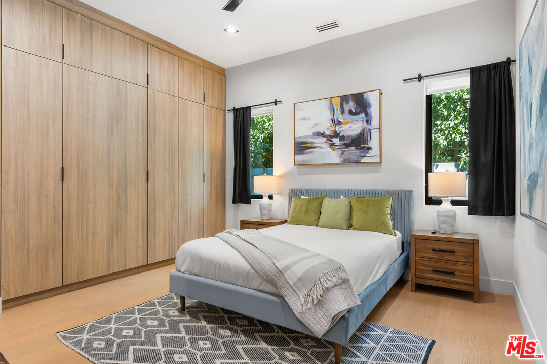 13463 Chandler Boulevard Sherman Oaks, CA 91401 - Photo 15 of 38 a bedroom with a bed and a painting on the wall