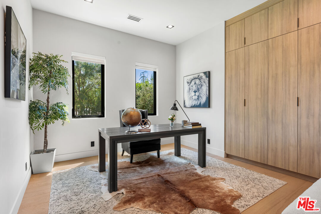 13463 Chandler Boulevard Sherman Oaks, CA 91401 - Photo 17 of 38 a living room with furniture and a potted plant