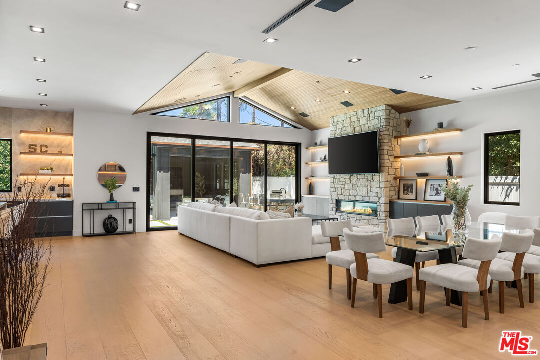 13463 Chandler Boulevard Sherman Oaks, CA 91401 - Photo 3 of 38 a living room with furniture and a large window