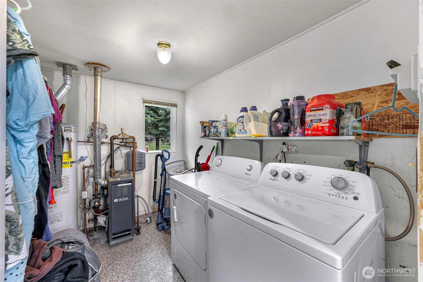 4610 Curtis Road Bellingham, WA 98226 - Photo 22 of 34 a utility room with dryer and washer