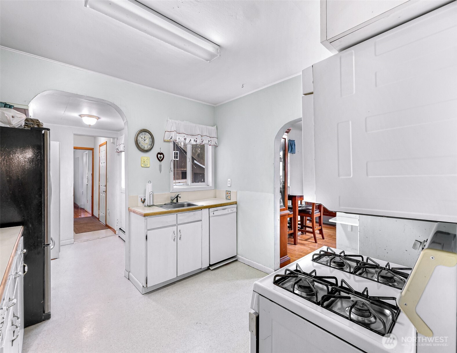 4610 Curtis Road Bellingham, WA 98226 - Photo 28 of 34 a kitchen with a stove and a refrigerator