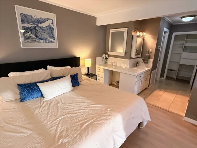 a bedroom with a bed and a view of mirror