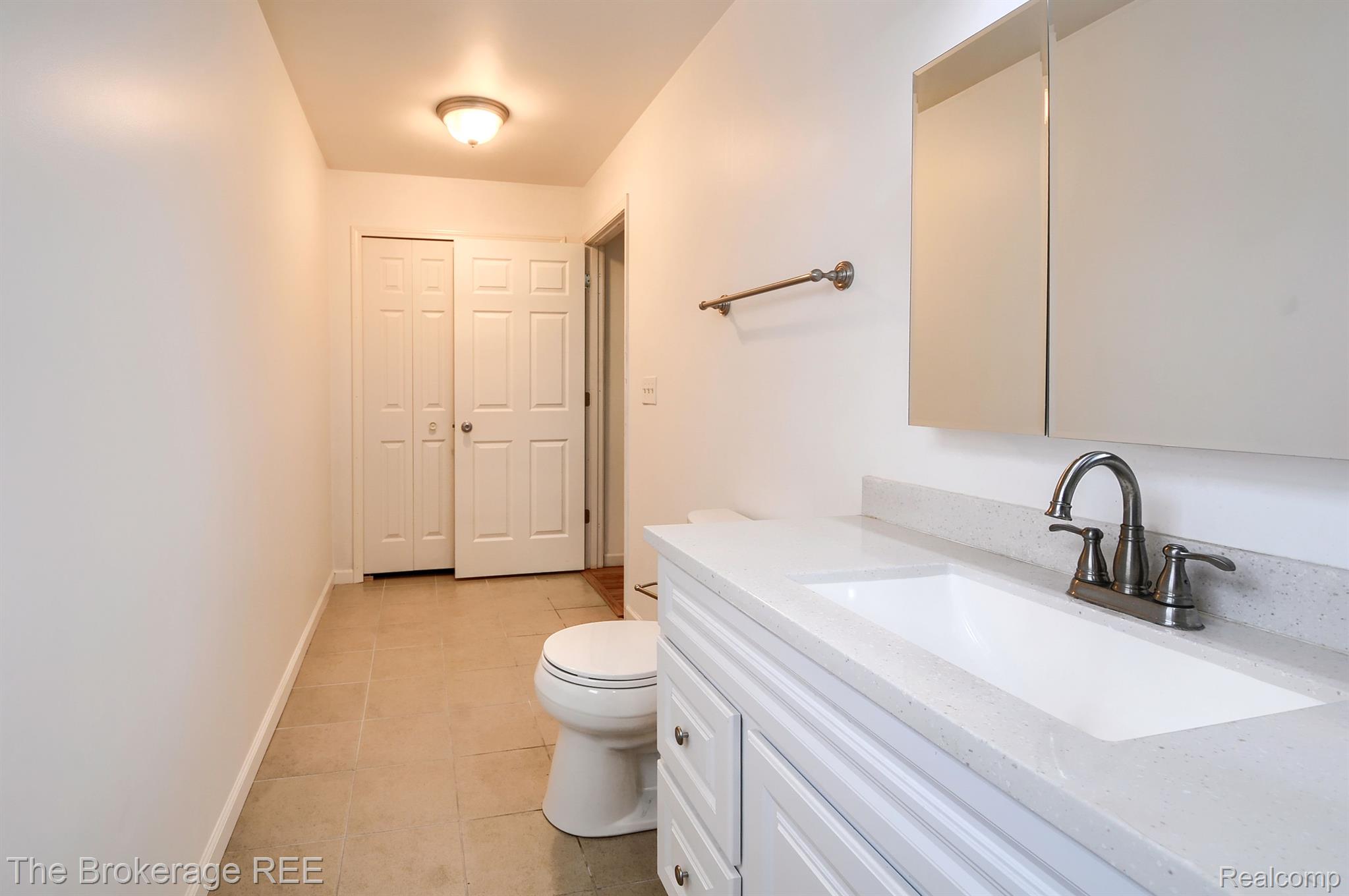 4047 South Center Road Burton, MI 48519 - Photo 39 of 48 Gallery Image 39