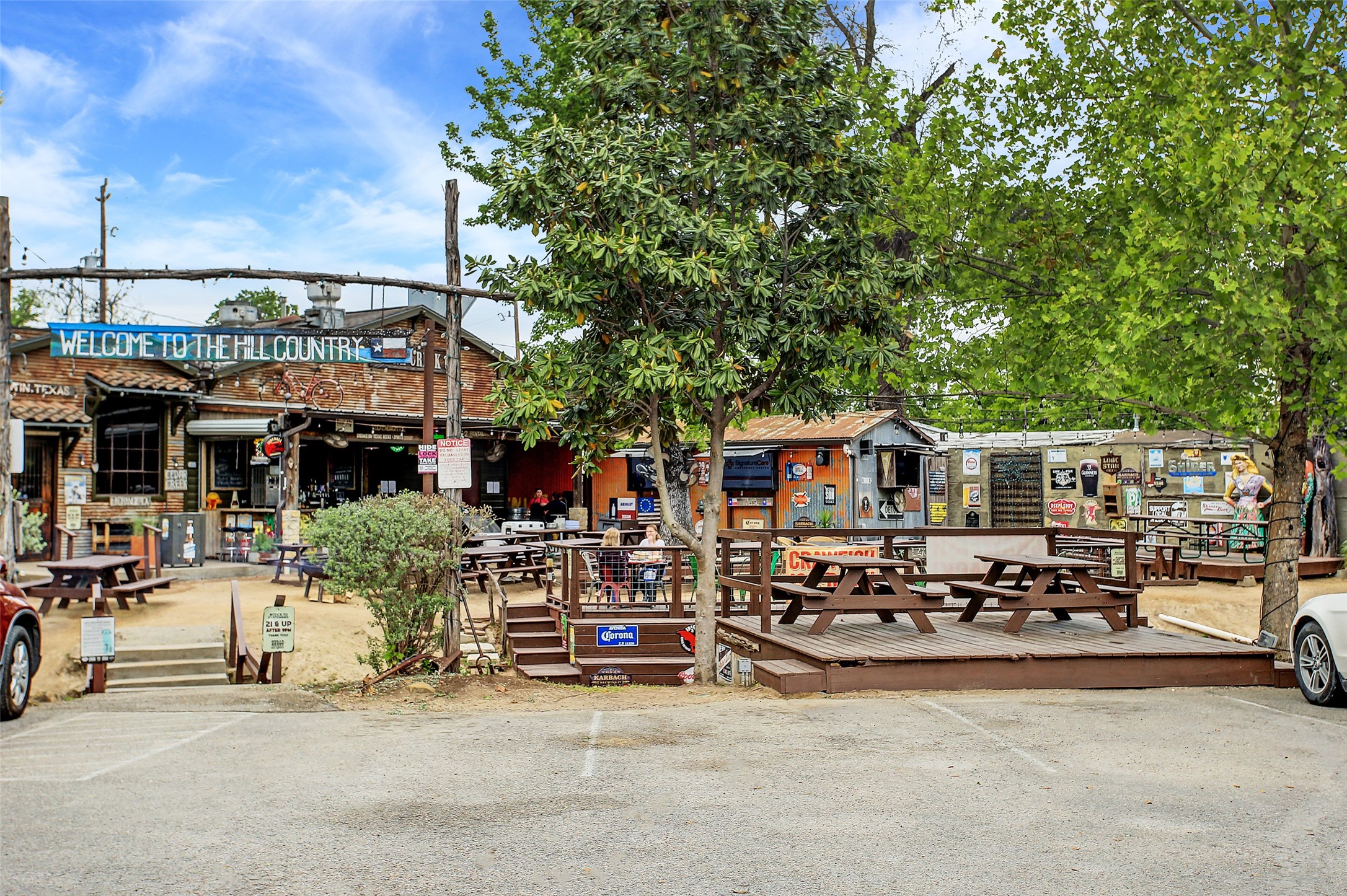 1110 West 25th Street Houston, TX 77008 - Photo 31 of 40 One of the biggest draws of 1110 W 25th Street is its exceptional walkability, a true rarity in Houston—and a defining feature of life in the Heights. From your front door, tree-lined sidewalks lead you effortlessly to some of the neighborhood’s most loved spots, making it easy to leave the car behind and fully enjoy the area.
A perfect example is Cedar Creek, just a short stroll away.