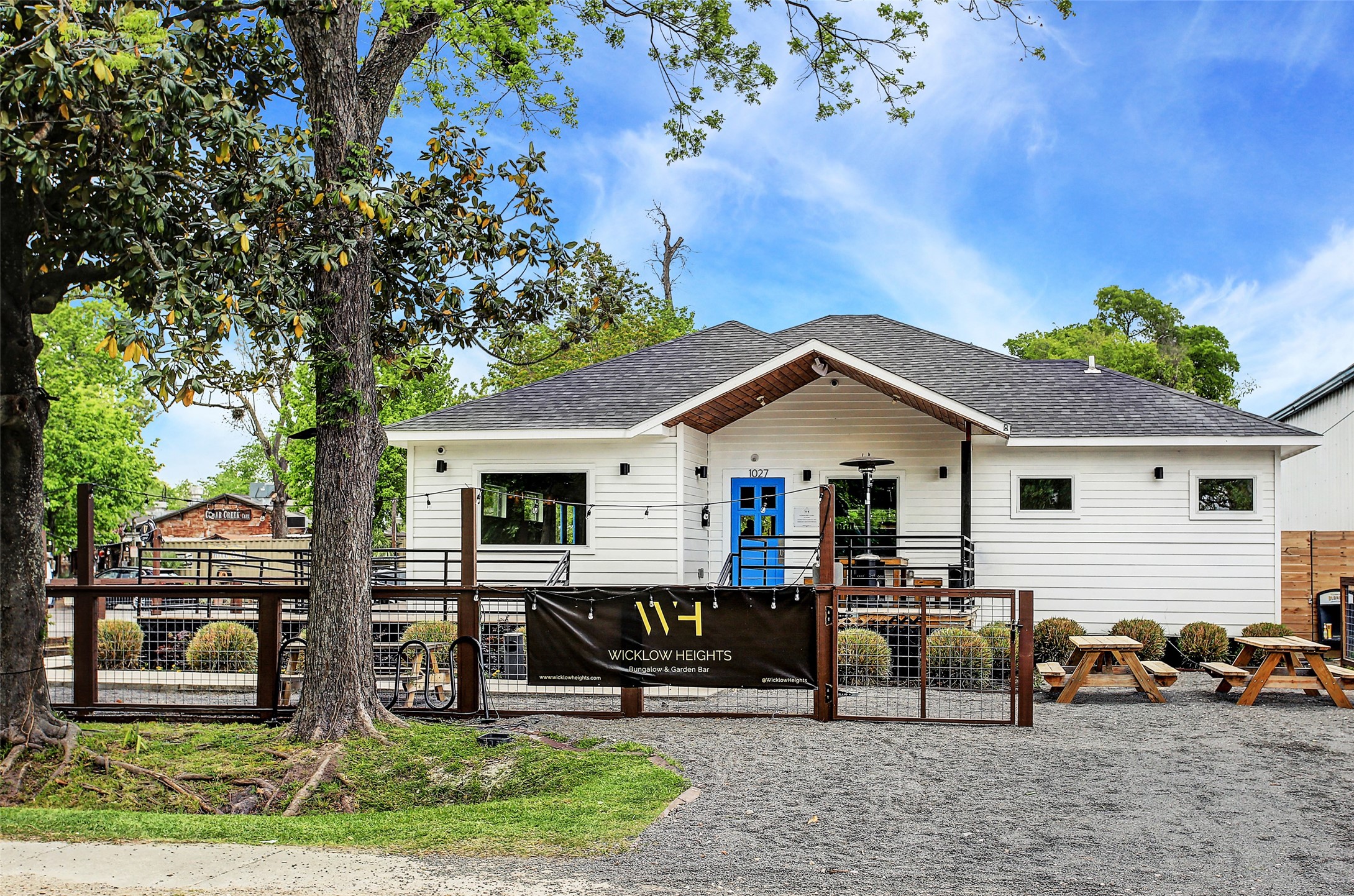 1110 West 25th Street Houston, TX 77008 - Photo 32 of 40 Living at 1110 W 25th Street means embracing a lifestyle where spontaneous plans are easy, weekends feel vibrant, and everyday errands turn into enjoyable outings. This level of walkability isn’t just convenient—it’s a major quality-of-life upgrade and a key reason buyers fall in love with this home and its location.
Just a short walk away is Bungalow Heights, a local favorite known for its inviting atmosphere, creative cocktails, and elevated comfort food.