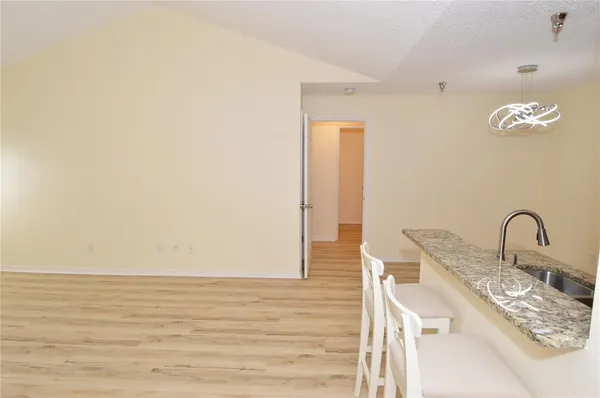 $1,875 | 10265 Gandy Boulevard North, Unit 1010, St. Petersburg, FL 33702
