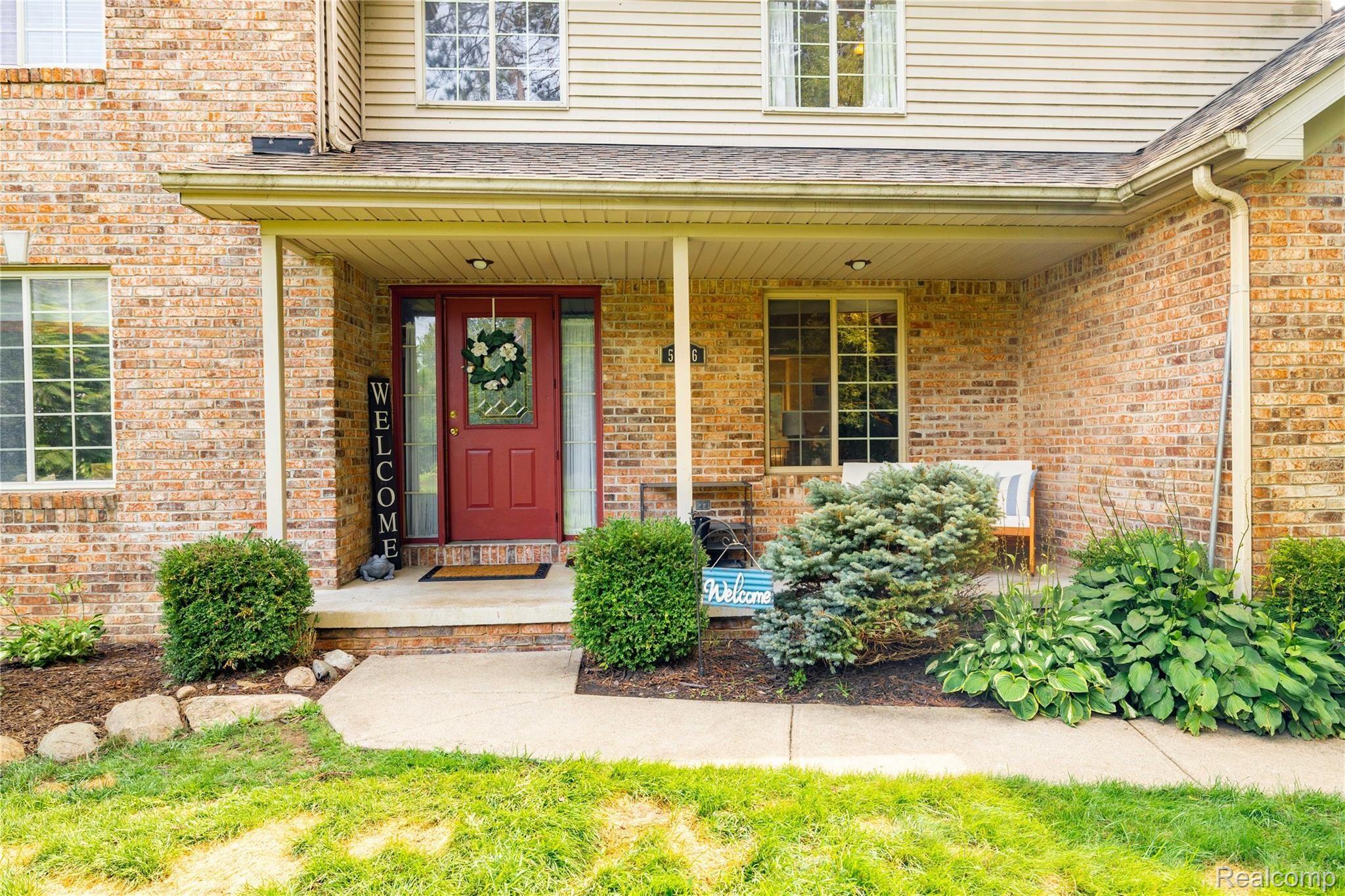 5676 Cullen Road Fenton, MI 48430 - Photo 3 of 46 5676 Cullen, Fenton (3 of 46).jpg