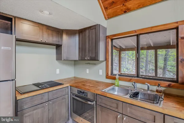 $299,900 | 494 Glenwood Lane, Gerrardstown, WV 25420