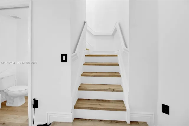 a view of entryway and hall