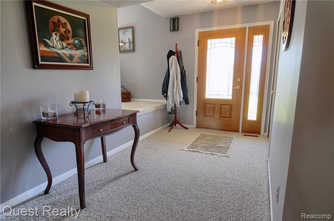 10395 Fish Lake Road Holly, MI 48442 - Photo 21 of 42 Foyer.jpg