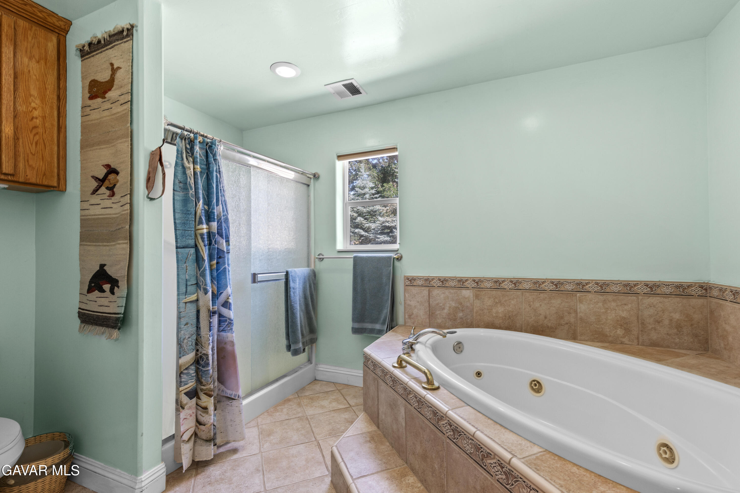 30100 Sunland Way Tehachapi, CA 93561 - Photo 29 of 44 a bathroom with a tub a mirror and shower