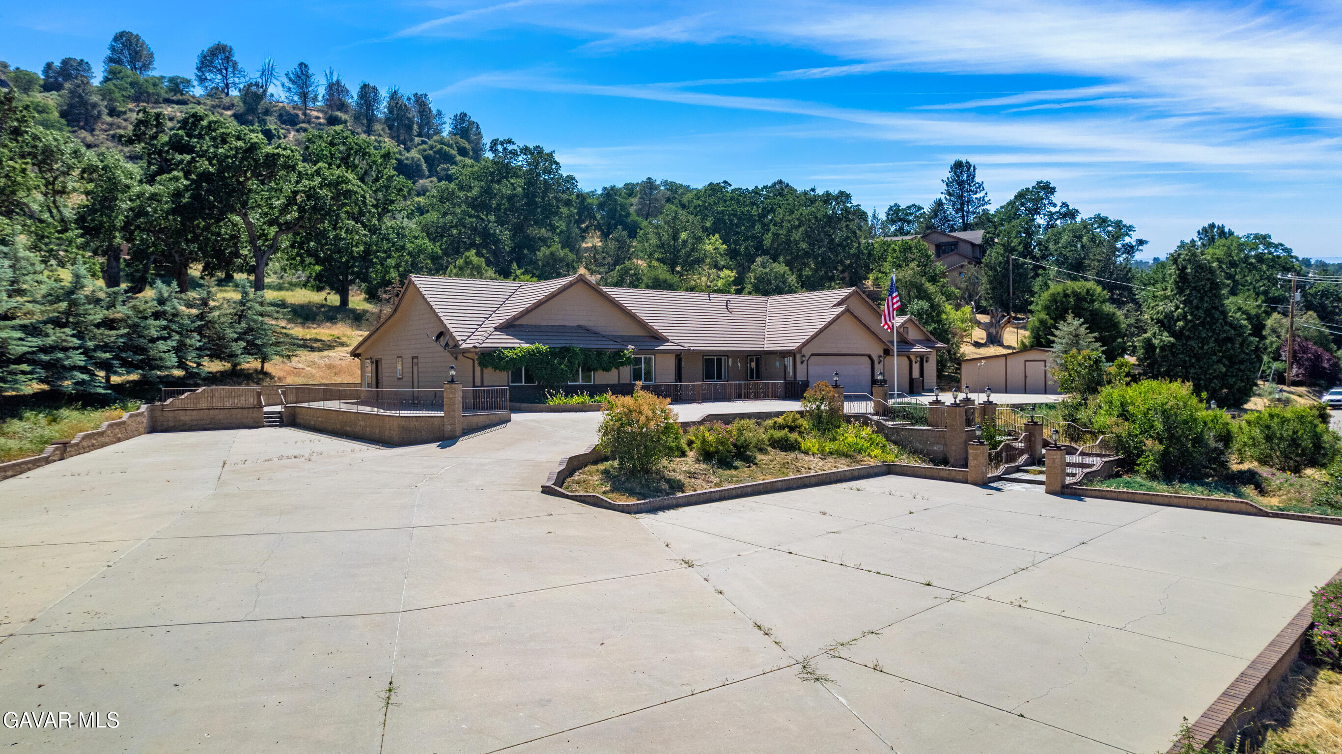 30100 Sunland Way Tehachapi, CA 93561 - Photo 38 of 44 a view of a house with outdoor space and sitting area