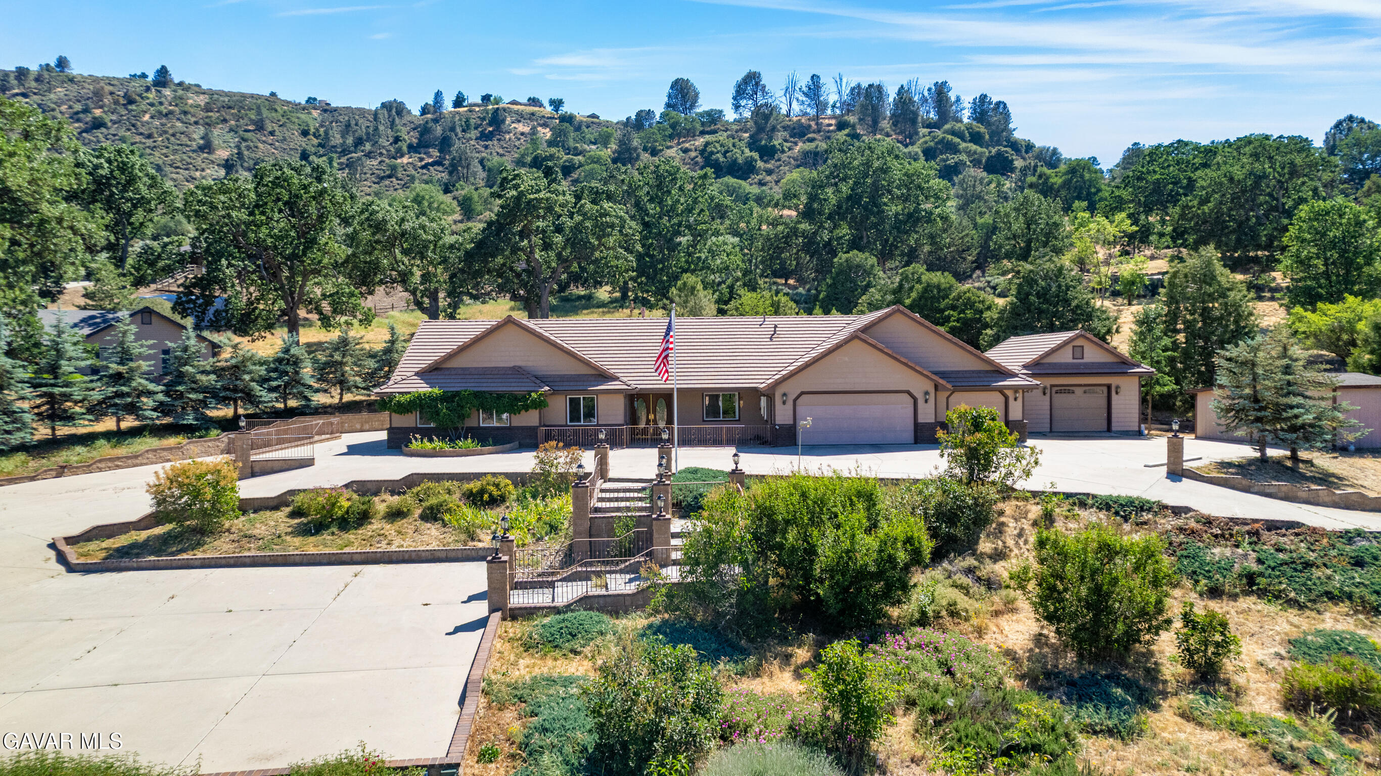 30100 Sunland Way Tehachapi, CA 93561 - Photo 39 of 44 an aerial view of a house with swimming pool garden and outdoor seating