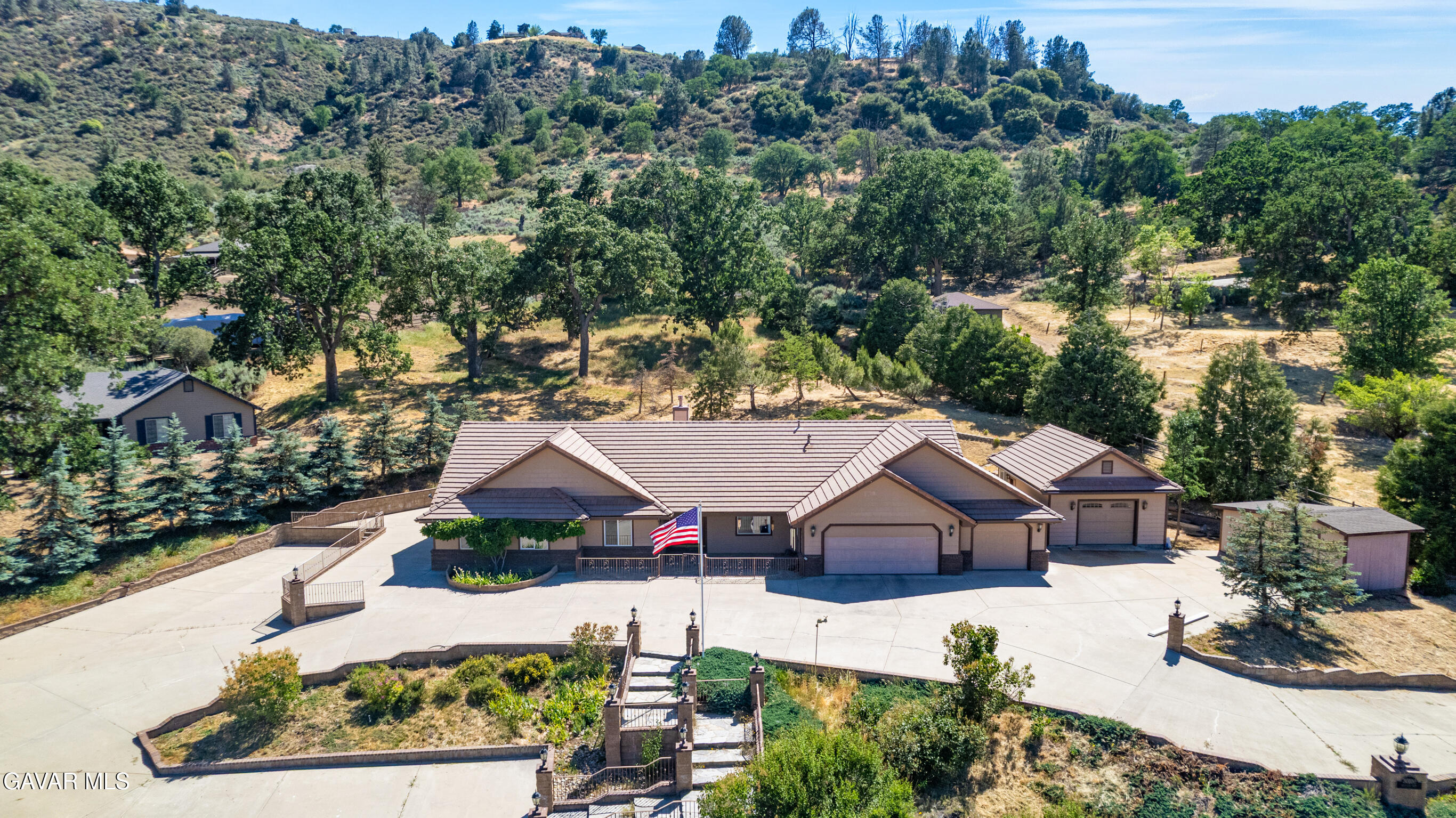 30100 Sunland Way Tehachapi, CA 93561 - Photo 40 of 44 an aerial view of a house