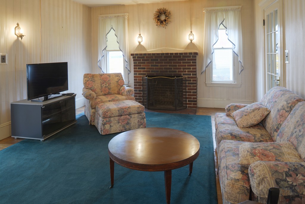 5 Danforth Avenue Saugus, MA 01906 - Photo 4 of 26 Gallery Image 4