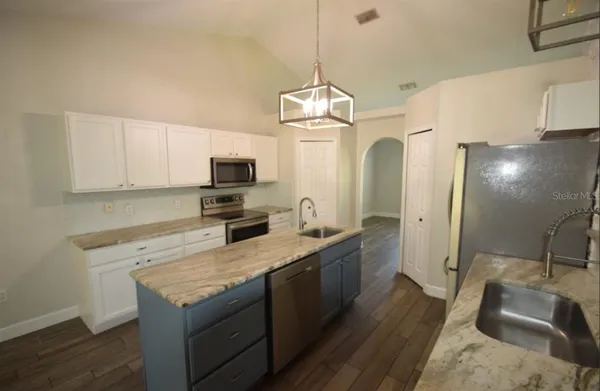 $2,100 | 241 Pine Shadow Lane, Auburndale, FL 33823