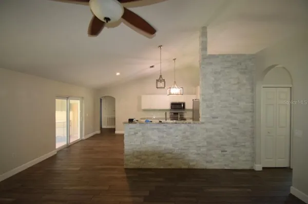 $2,100 | 241 Pine Shadow Lane, Auburndale, FL 33823