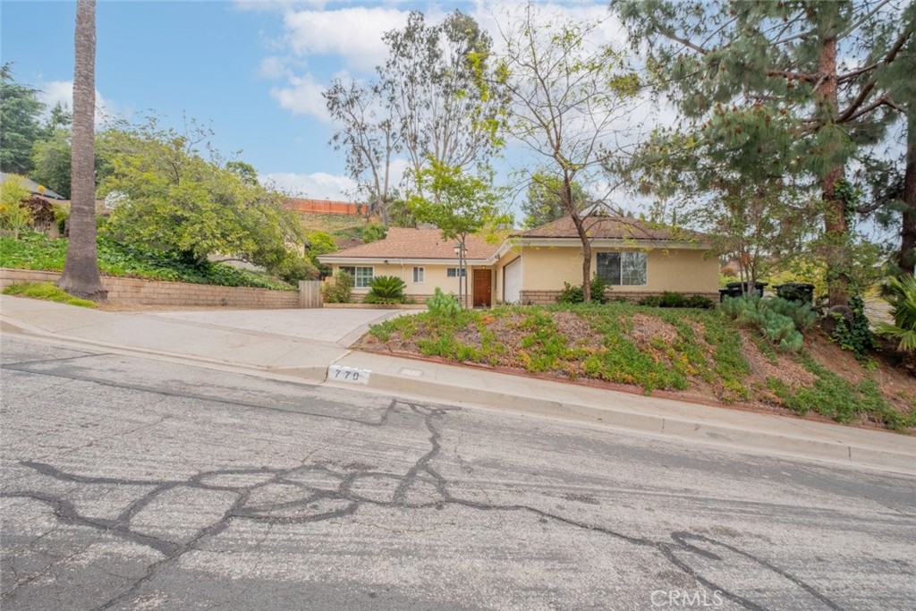 770 Foxkirk Road Glendale, CA 91206 - Photo 2 of 31