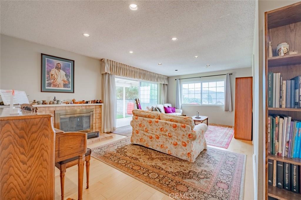 770 Foxkirk Road Glendale, CA 91206 - Photo 5 of 31