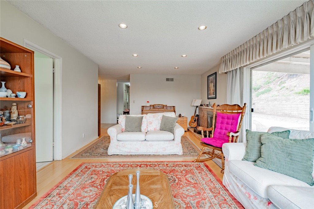 770 Foxkirk Road Glendale, CA 91206 - Photo 7 of 31