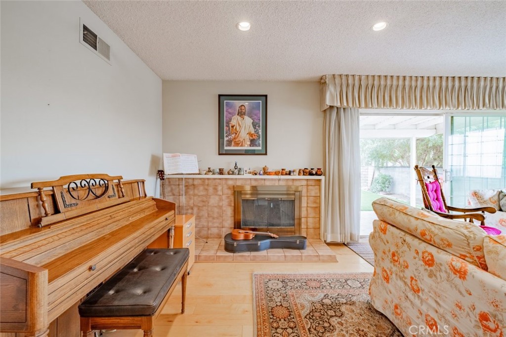 770 Foxkirk Road Glendale, CA 91206 - Photo 8 of 31