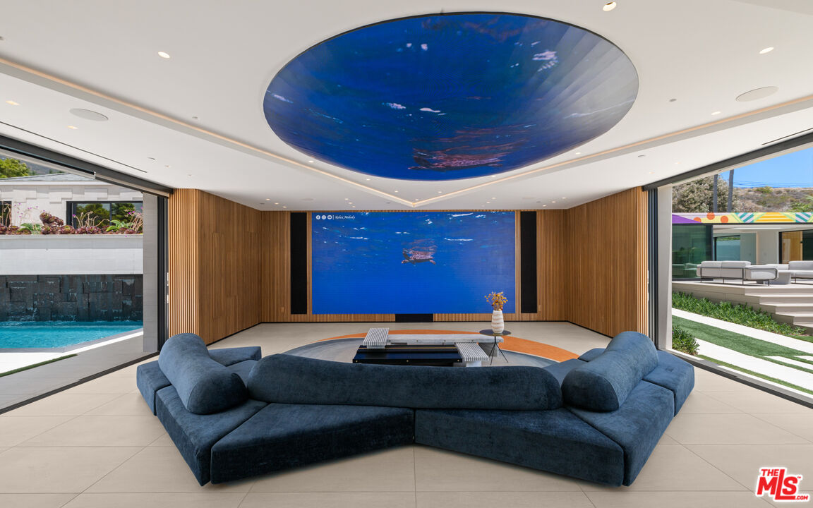 31100 Broad Beach Road Malibu, CA 90265 - Photo 12 of 38 a living room with furniture