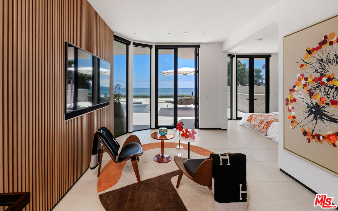 31100 Broad Beach Road Malibu, CA 90265 - Photo 19 of 38 a view of a livingroom with furniture and lounge chair