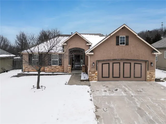 $424,950 | 22241 West Sycamore Street, Tonganoxie, KS 66086