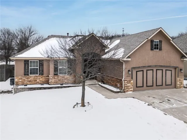 $424,950 | 22241 West Sycamore Street, Tonganoxie, KS 66086