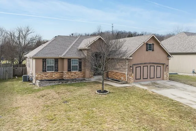 $424,950 | 22241 West Sycamore Street, Tonganoxie, KS 66086