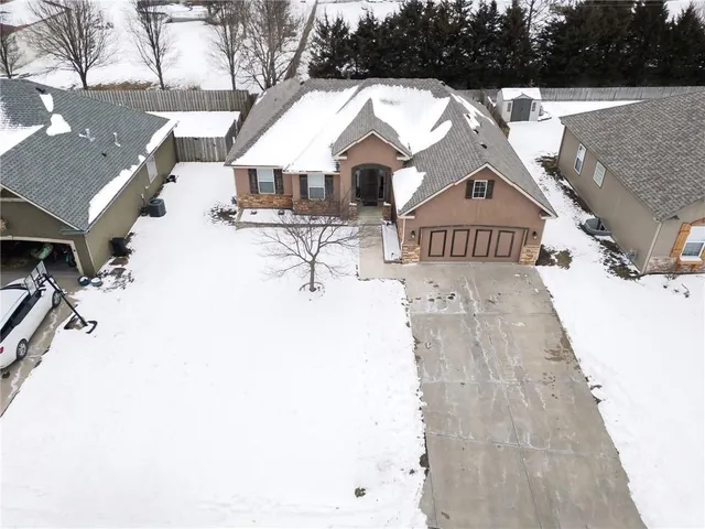 $424,950 | 22241 West Sycamore Street, Tonganoxie, KS 66086