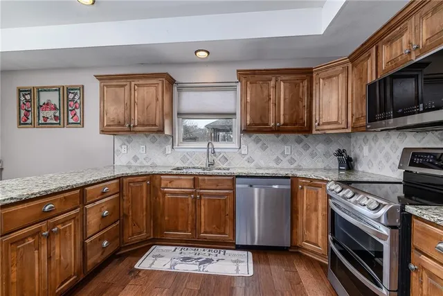 $424,950 | 22241 West Sycamore Street, Tonganoxie, KS 66086