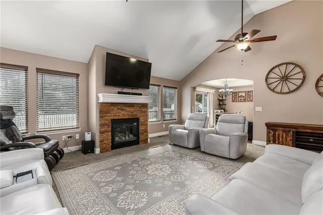 $424,950 | 22241 West Sycamore Street, Tonganoxie, KS 66086