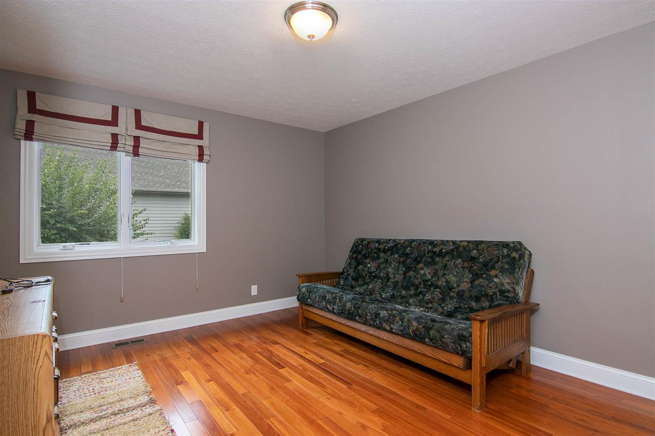 637 Roxbury Road Rockford, IL 61107 - Photo 18 of 25 a room with window