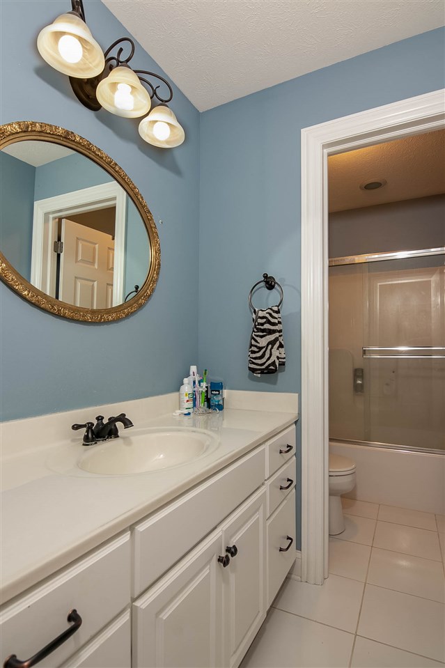 637 Roxbury Road Rockford, IL 61107 - Photo 20 of 25 a bathroom with a sink and a mirror