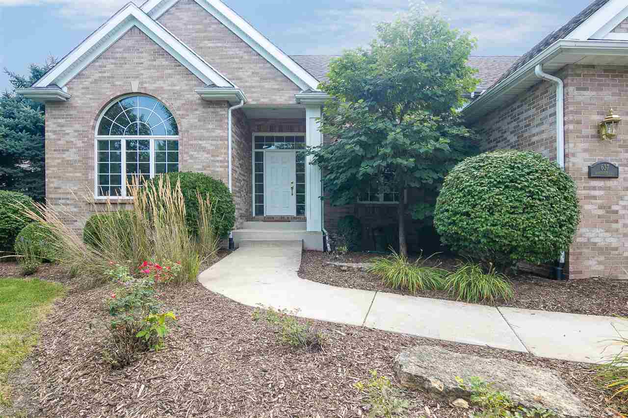 637 Roxbury Road Rockford, IL 61107 - Photo 2 of 25 a front view of a house with garden