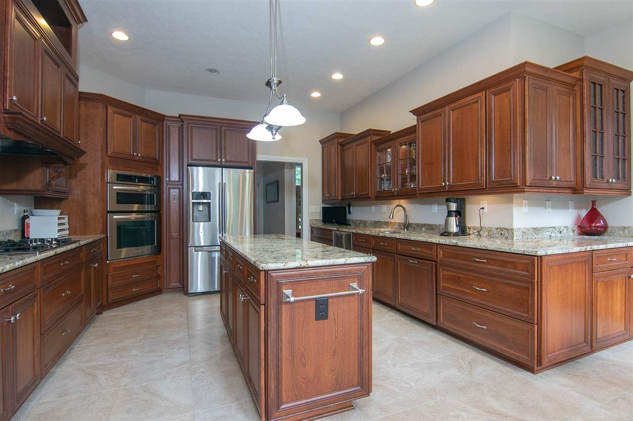 637 Roxbury Road Rockford, IL 61107 - Photo 4 of 25 a kitchen with stainless steel appliances granite countertop a stove a refrigerator a sink and dishwasher