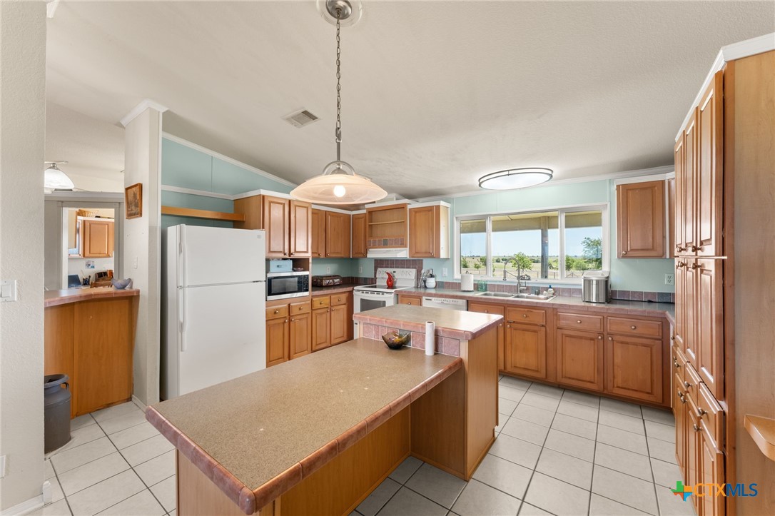 2124 Hackberry Road Salado, TX 76571 - Photo 12 of 41 Kitchen in main home