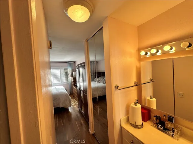 a en suite bathroom with a sink and a mirror