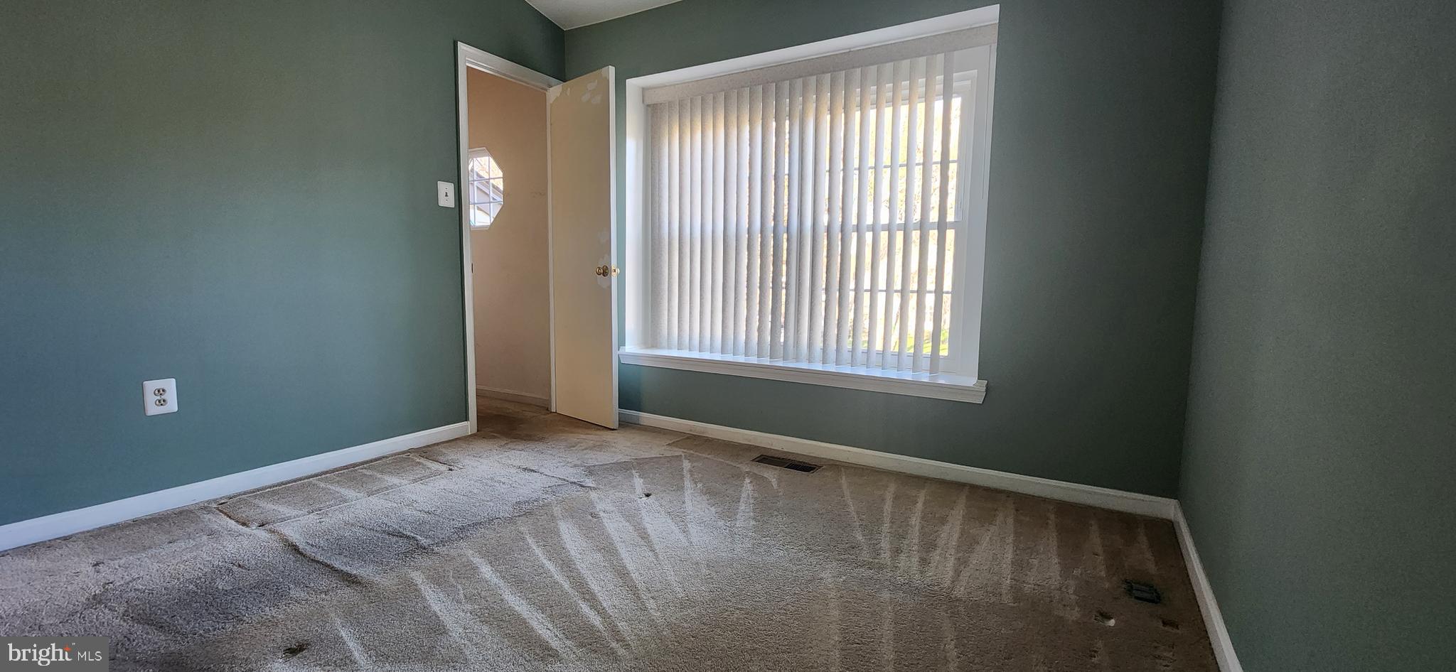 1543 Hugo Circle Silver Spring, MD 20906 - Photo 23 of 36 Bedroom 3 w/Walk-in Closet. Needs New Carpet.