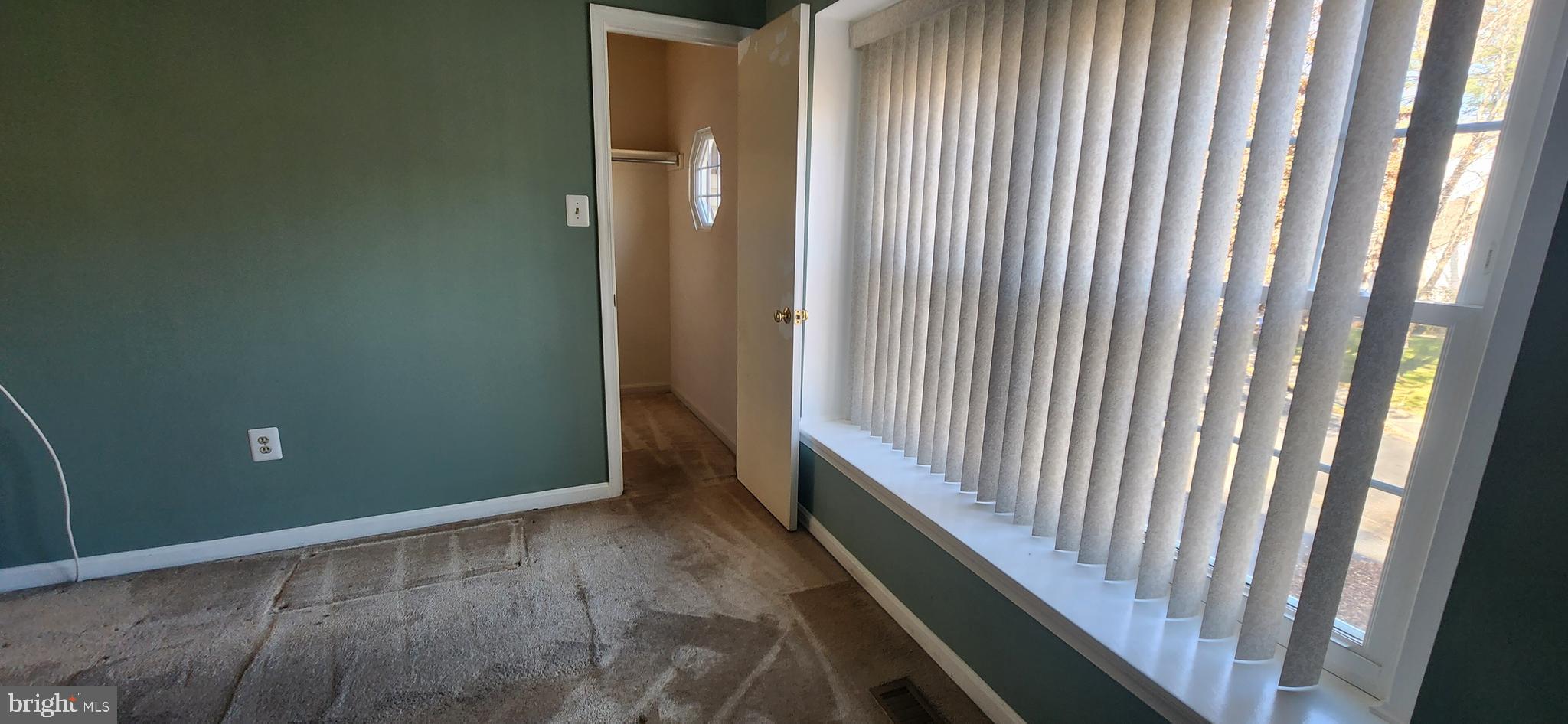 1543 Hugo Circle Silver Spring, MD 20906 - Photo 24 of 36 Bedroom 3 w/Walk-in Closet. Needs New Carpet.