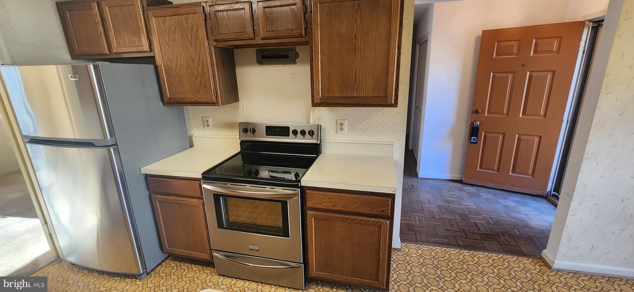 1543 Hugo Circle Silver Spring, MD 20906 - Photo 5 of 36 Kitchen - Eat-In w/ Stainless Steel Appliances