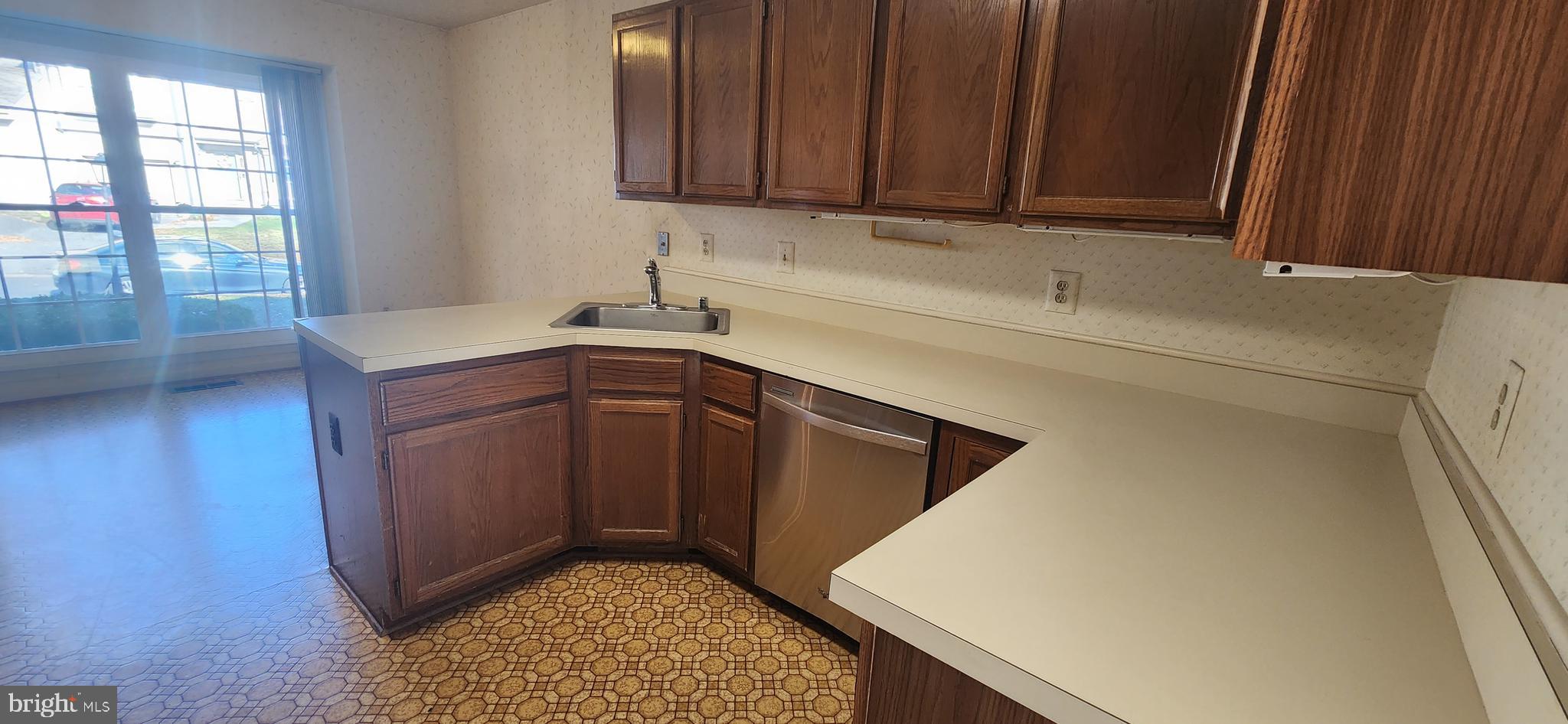 1543 Hugo Circle Silver Spring, MD 20906 - Photo 7 of 36 Kitchen - Eat-In w/ Stainless Steel Appliances