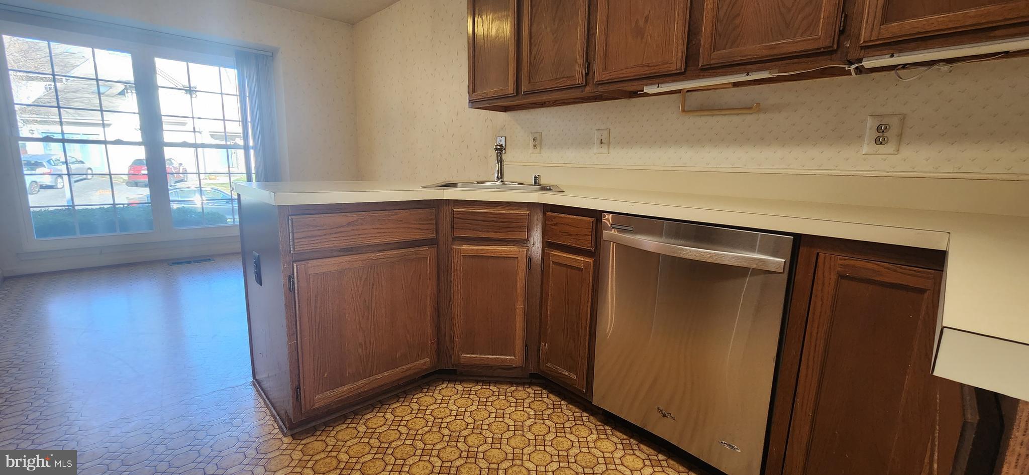 1543 Hugo Circle Silver Spring, MD 20906 - Photo 9 of 36 Kitchen - Eat-In w/ Stainless Steel Appliances