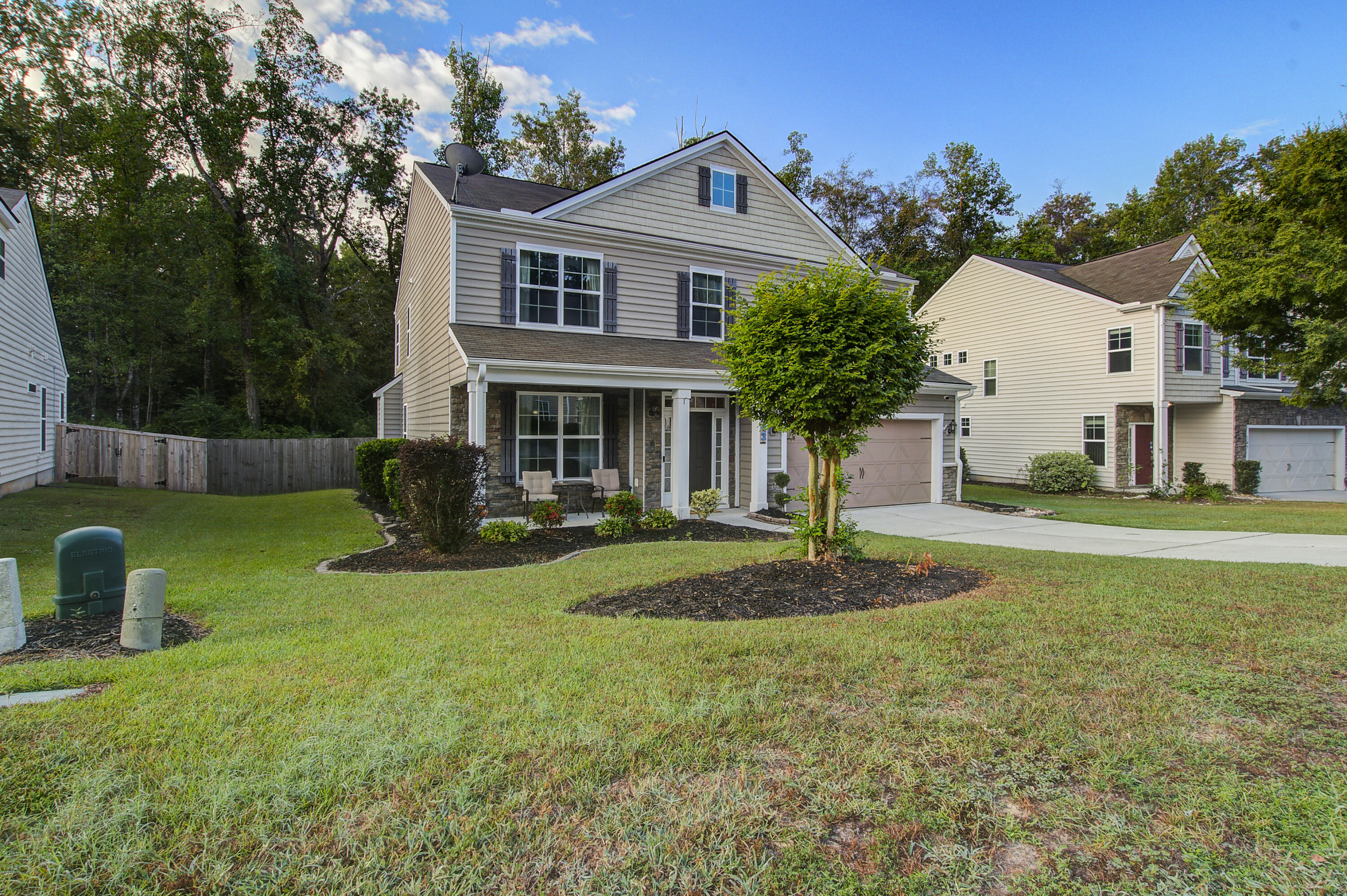 143 Hickory Ridge Way Summerville, SC 29483 - Photo 3 of 34 143 (3)
