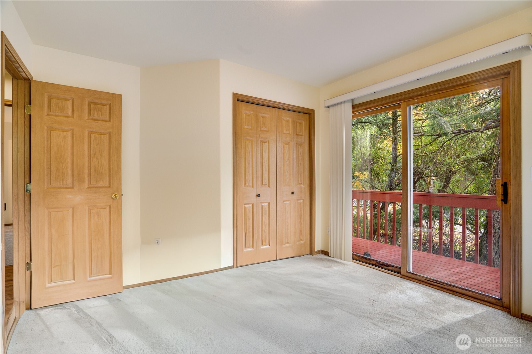 935 Southwest 319th Place Federal Way, WA 98023 - Photo 20 of 26 a view of an empty room with a window